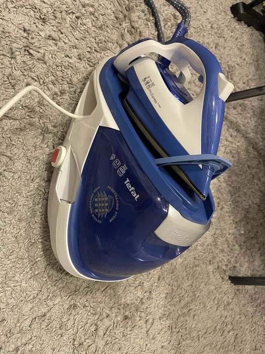 Праска. Утюг Tefal з паровою станцією