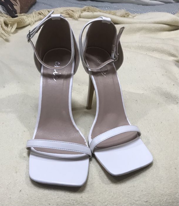 Босоножки на каблуке нарядные 41