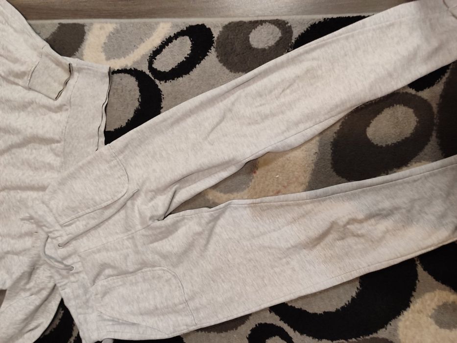 Спортивний костюм на дівчинку сірого кольору