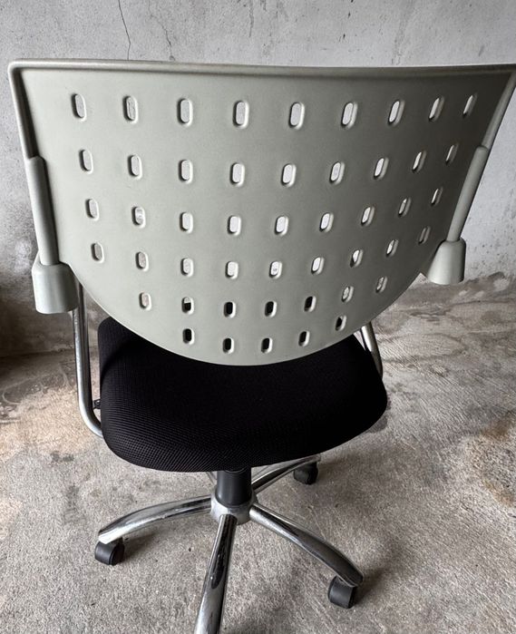 Secretária extensível- ajustável, prática e funcional + cadeira