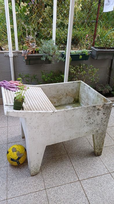 Vendo tanque de cimento,o mais rápido possível,para desocupar.