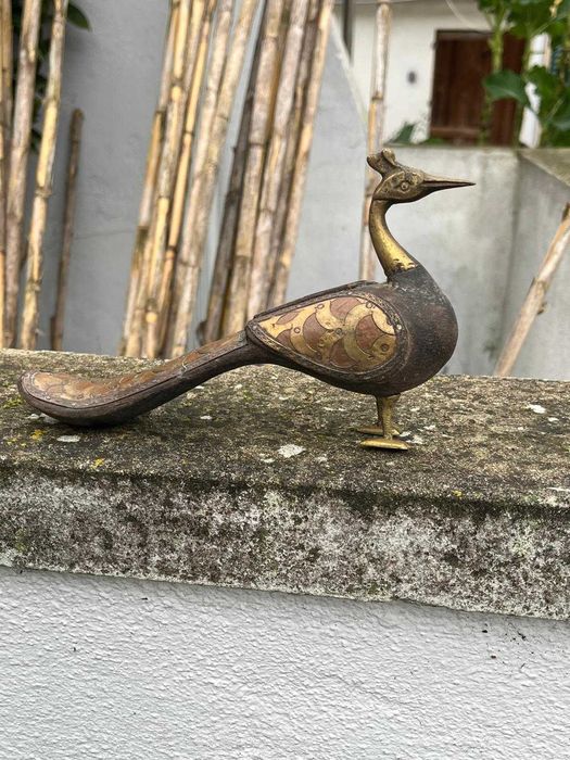 Calçadeira em madeira e latão