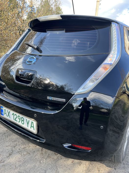Продам своє авто Nissan Leaf
