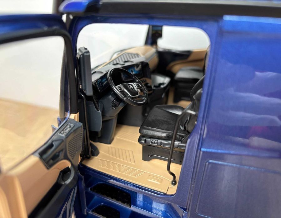 Mercedes-Benz Actros GigaSpace 4x2 2023 (Blue) NZG 1:18