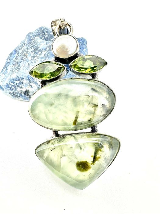 zawieszka, wisior kamień naturalny
Prehnit, peridot, perła. Próba 925