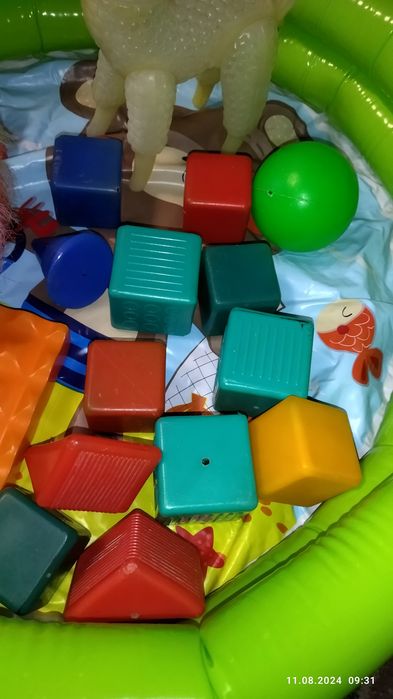 Пакет игрушек надувной бассейн Интекс  кубики