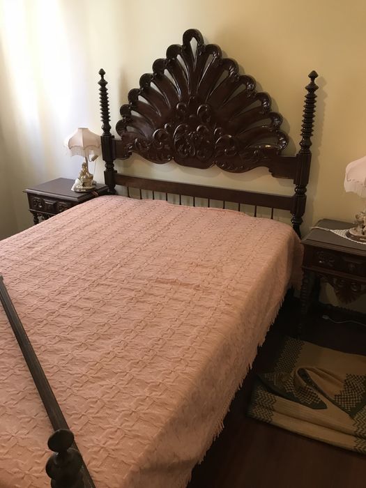 Mobilia quarto e sala antigos em mdeira massica