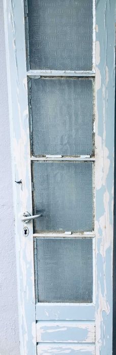 Portas antigas em madeira maciça, sem aduela