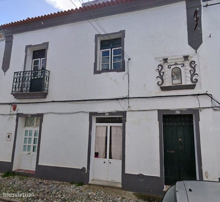Prédio R/C e 1º andar à venda em Serpa