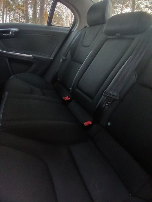 Автомобіль Volvo S60