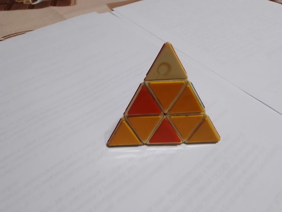 Кубик-рубик пирамидка