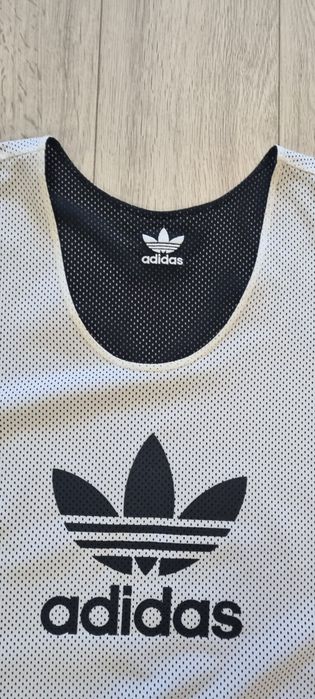 Adidas L.       .