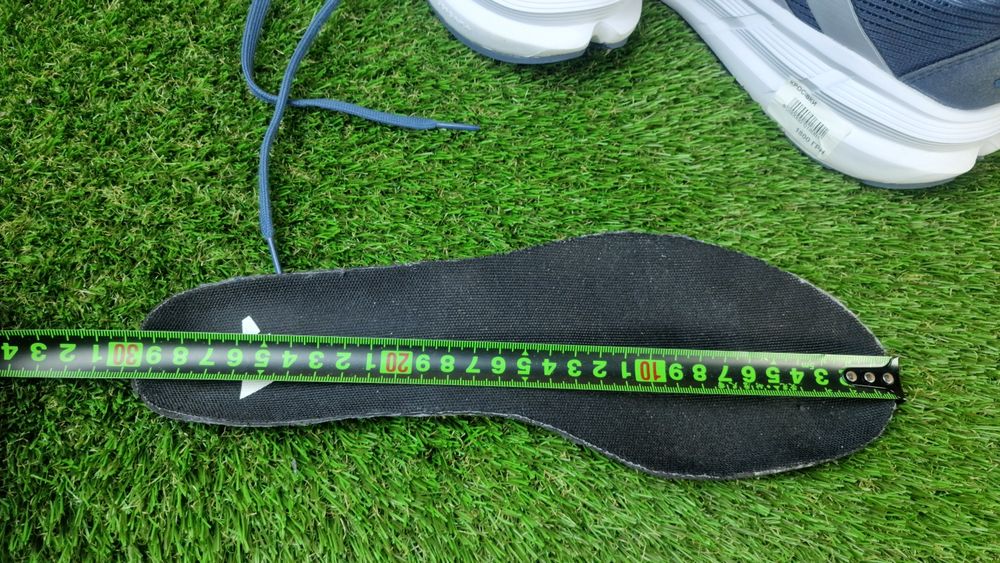 Adidas Questar 3 Running. Розмір 47 1/3