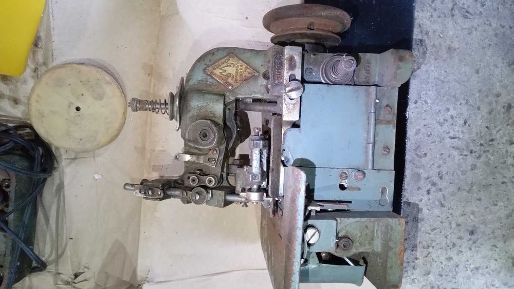 Старий промисловий оверлок  ЭМЗ