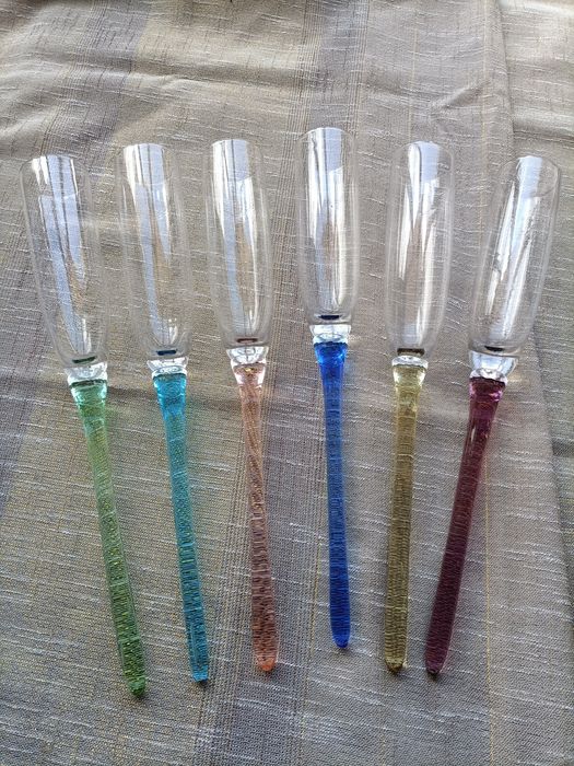 Flutes de champanhe sem base no pé