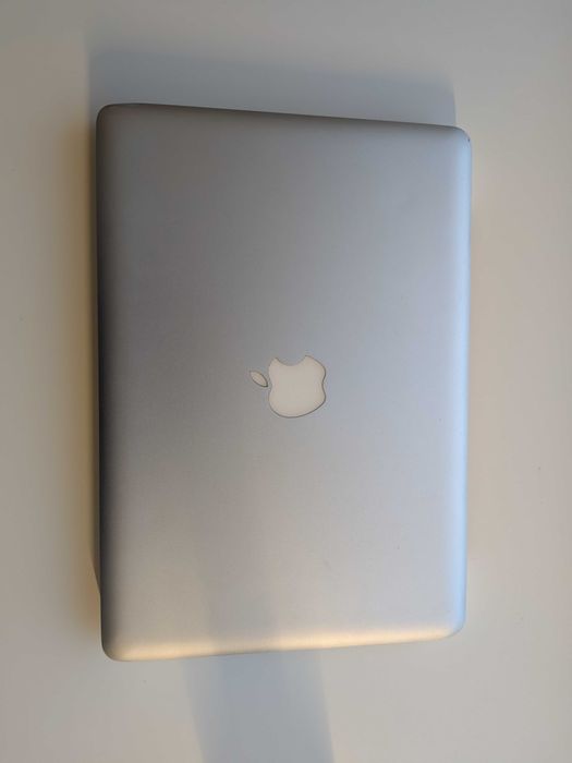 MacBook Pro 15" 2010 avariado / para peças + carregador