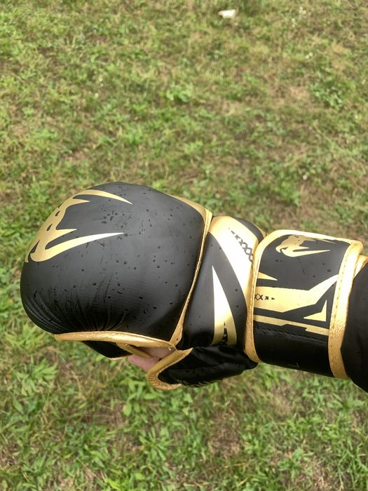 Перчатки для MMA Venum