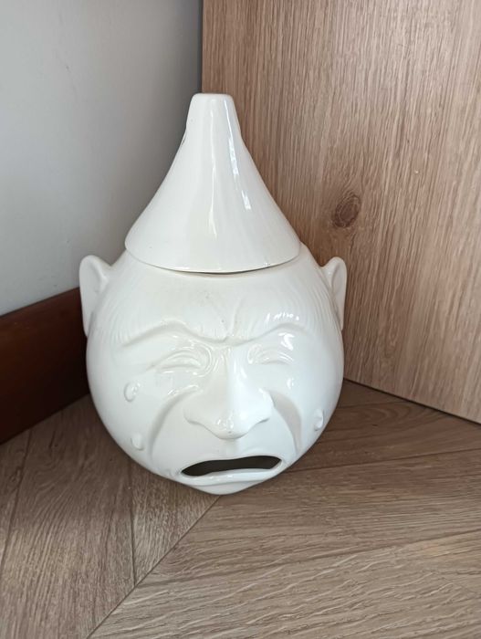 Pojemnik z pokrywka biały na czosnek cebulę ceramiczny