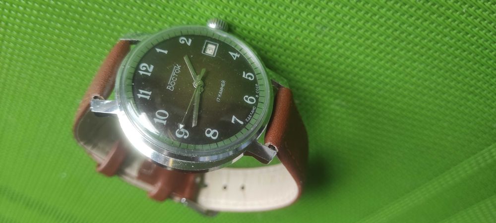 Piękny brązowy WOSTOK "cylinder" z datą- ładny stan zachowania