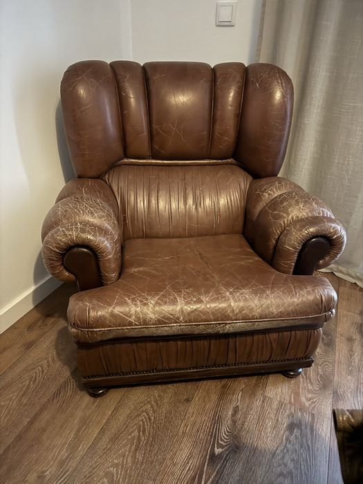 Sofá 1 pessoa de pele castanha