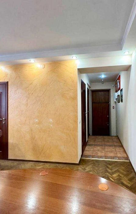 Презентабельне офісне приміщення з ремонтом та меблями в самому центрі міста