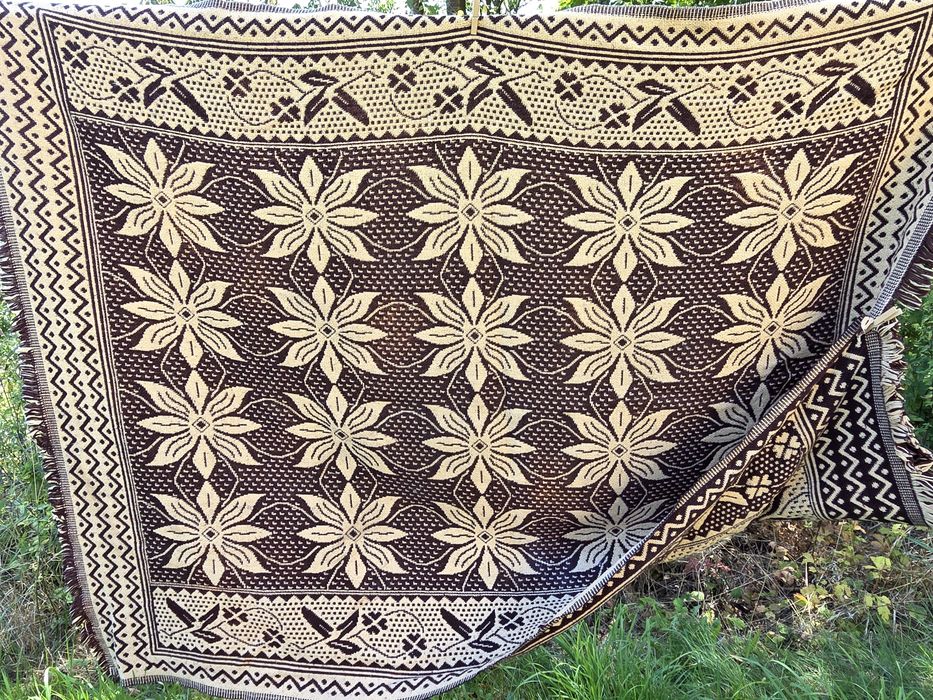 Narzuta- kapa - kilim  i koc z okresu PRL