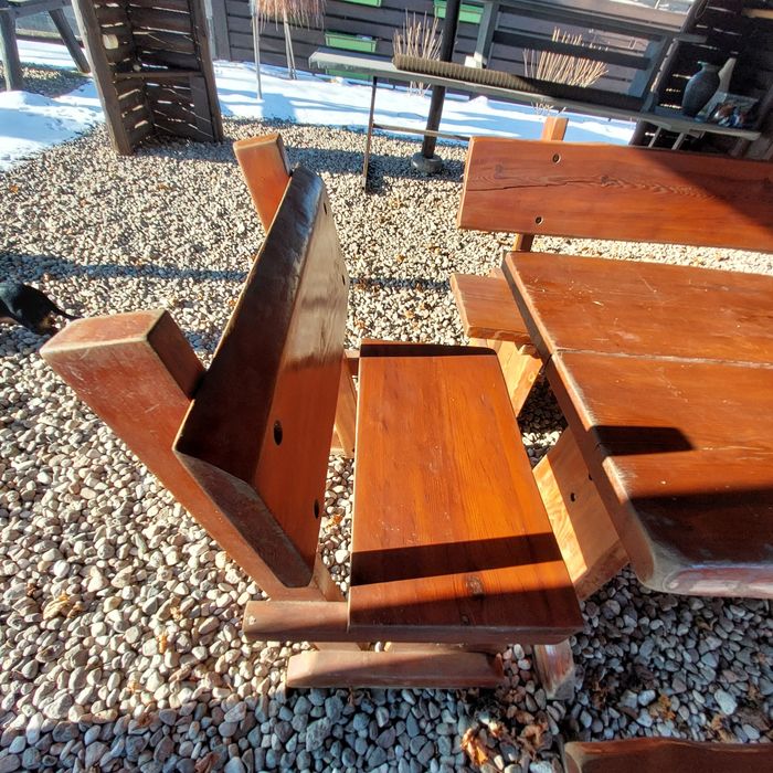 Stół i ławy ogrodowe