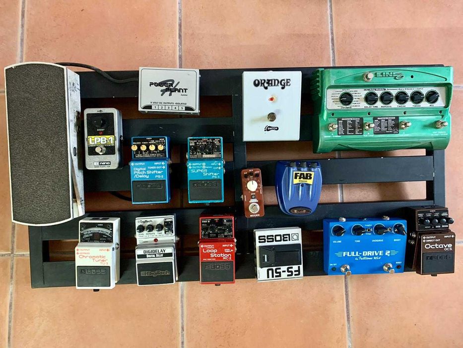 Pedais Guitarra (Boss, Electro Harmonix, Fulltone, Line6, Ernie Ball)