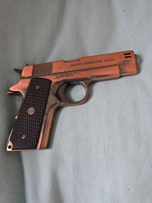 Isqueiro antigo Combat Commander Model