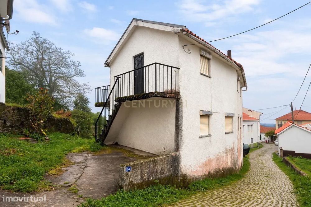 Casa para Recuperar em Góis, Coimbra - 5 Quartos e 2 WC