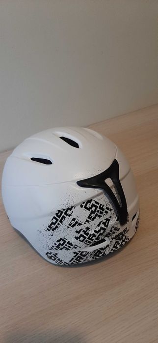 Kask narciarski Giro z uchwytem Go Pro