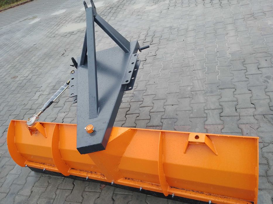 Pług do śniegu różne mocowania