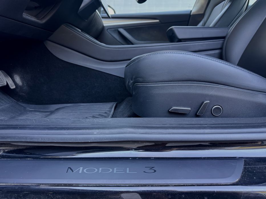 Tesla Model 3 SR+