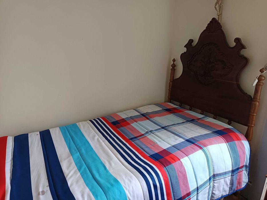 Cama solteiro e colchão bom estado