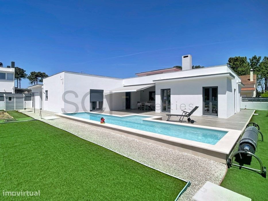 Moradia T3 térrea com piscina e garagem em terreno 958m2