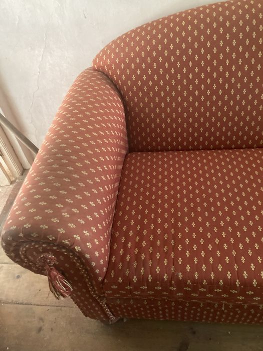 Sofá usado cor bordeaux