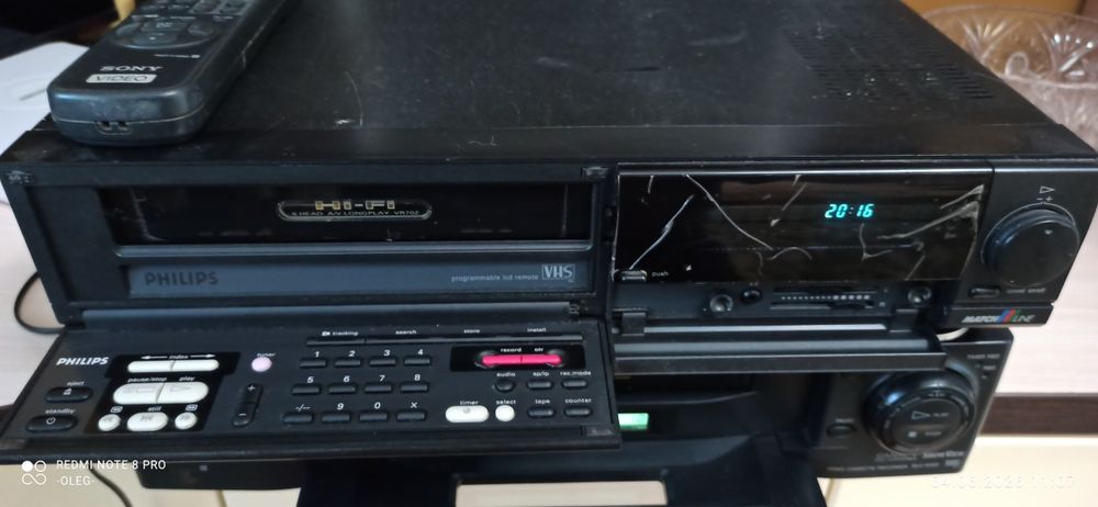 Продам два відеомагнітофони формату VHS