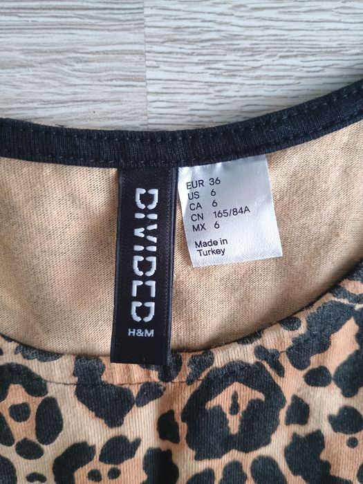 Sukienka DIVIDED panterka rozmiar 36/S