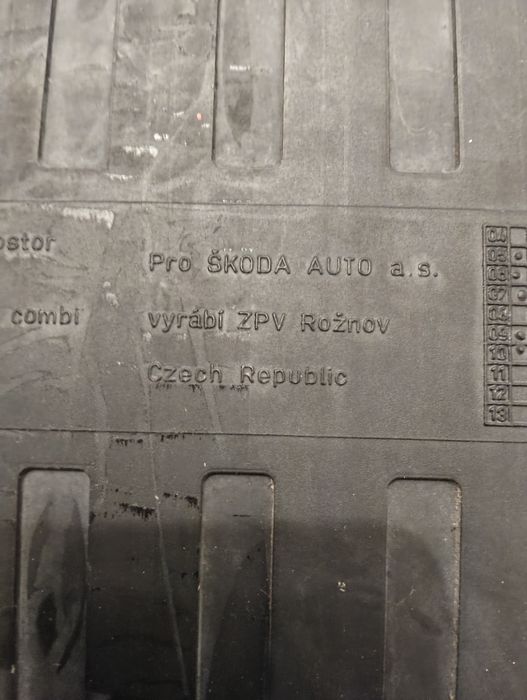 Коврик в багажник Октавія а5