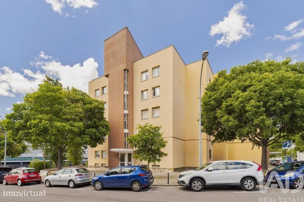 Apartamento T2 em Carnide