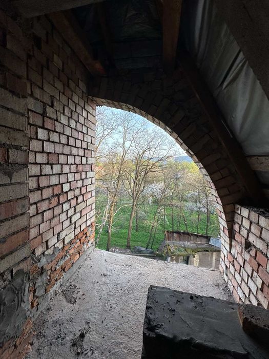 Продається триповерховий корпус під бізнес