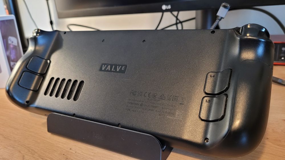 Steam Deck LCD 64 GB + Karta 512 GB + Stacja Dokująca iVanky + Pad 8BitDo