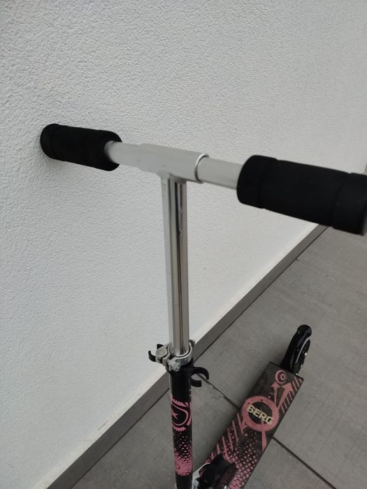 Trotinete da marca Berg  em muito bom estado