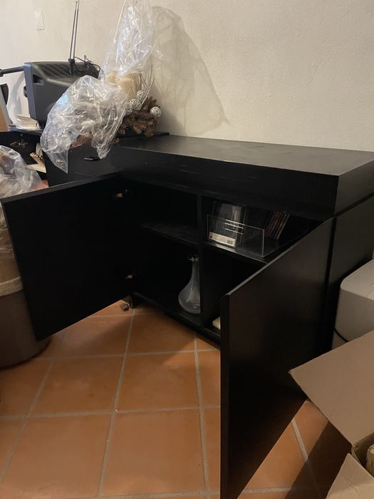 Aparador de madeira preto