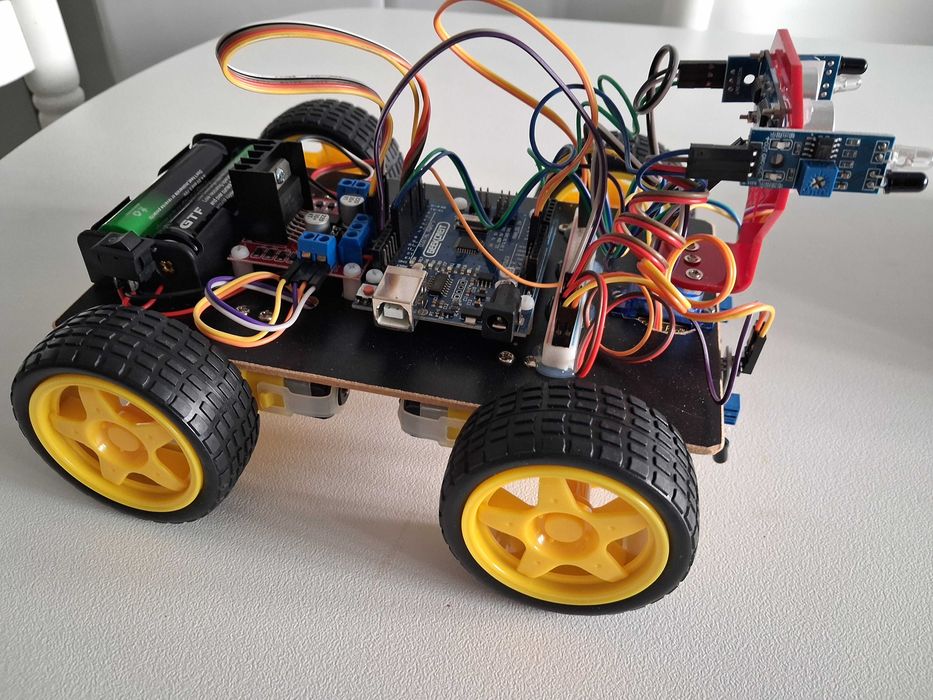 Carro Robot Arduino Multifunções 4 em 1.