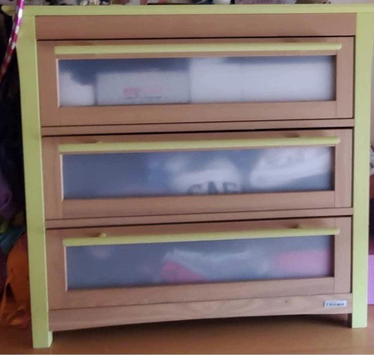 Vendo cama com colchão e cômoda