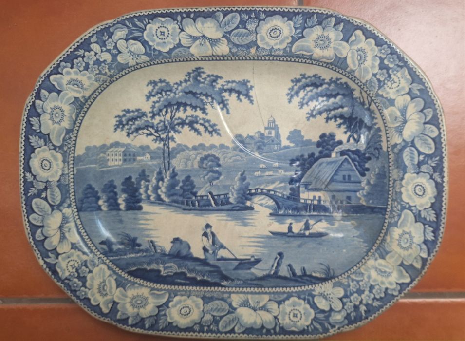 Travessa Staffordshire século 19.