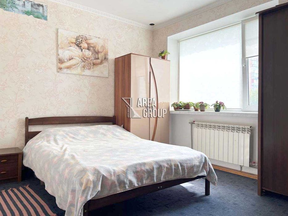 Продається просторий будинок.