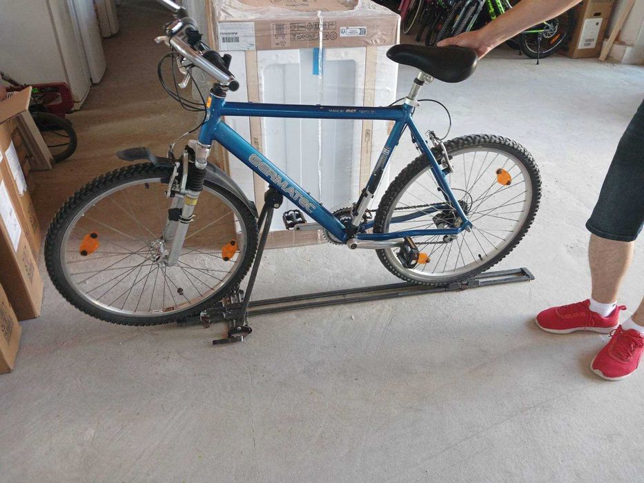 Кріплення для велосипеда на авто