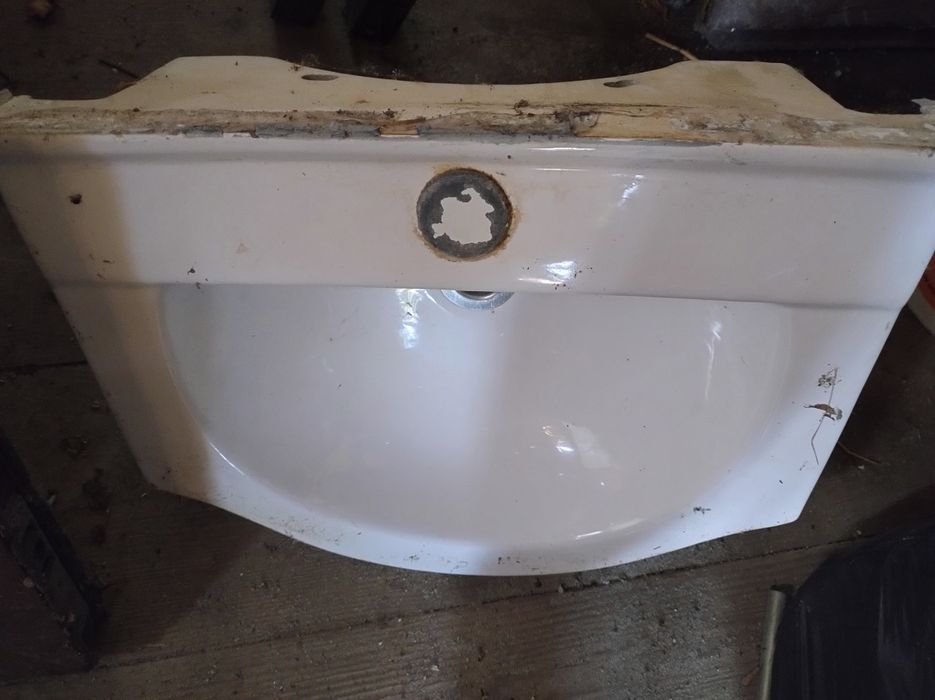 Mała umywalka biała